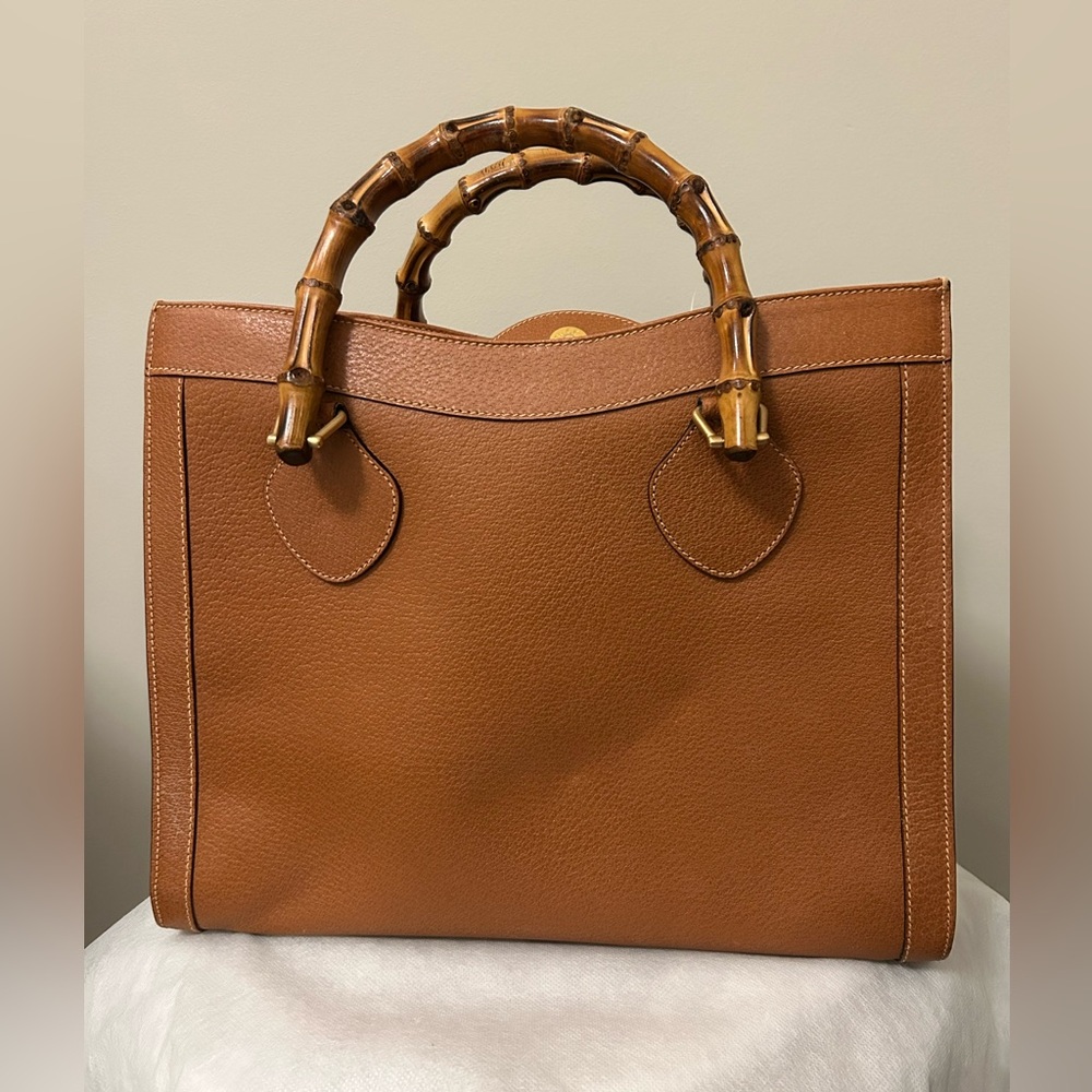 Gucci Elegant Brown Leather Tote with Bamboo Handles